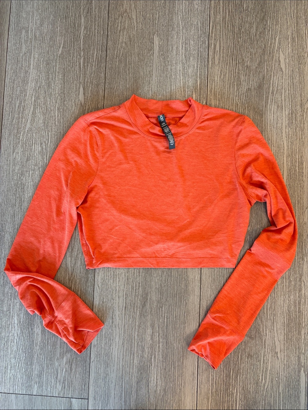 Vuori Orange Long-Sleeve Crop Top New without tags Size Medium
